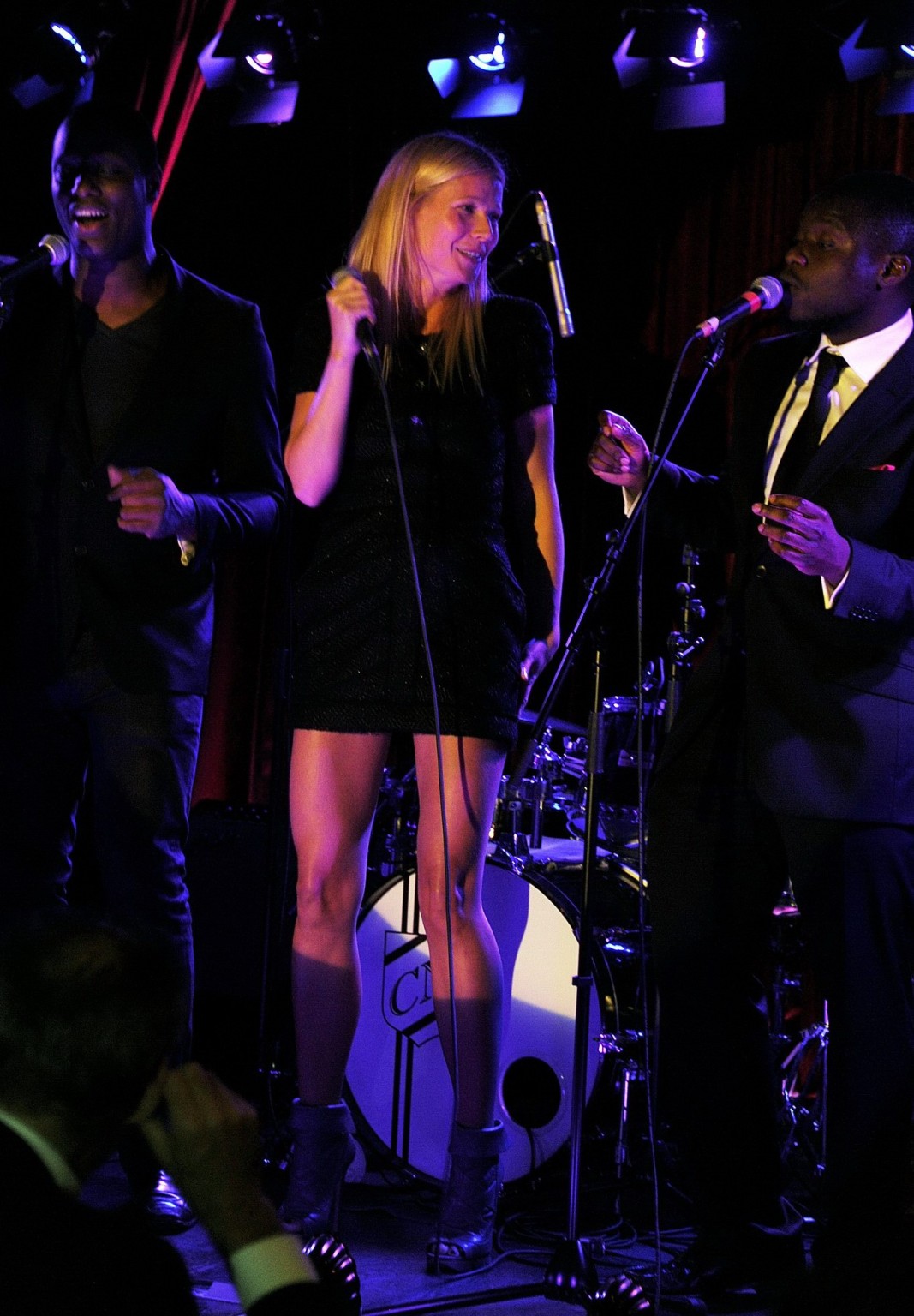 Gwyneth paltrow leggy beim Auftritt im arts club in london
 #75286181