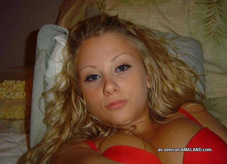 Belle collection de photos sexy d'une blonde amateur.
 #71492192