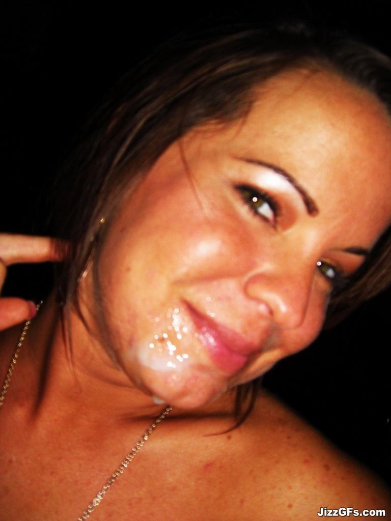 Amateur Frau gibt Blowjob für Gesichts-Cumshot in hausgemachten pix
 #75962726