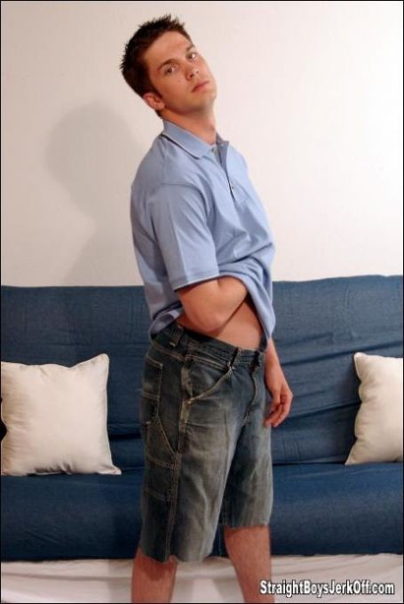 Tío picante posando desnudo después de ducharse
 #76997043