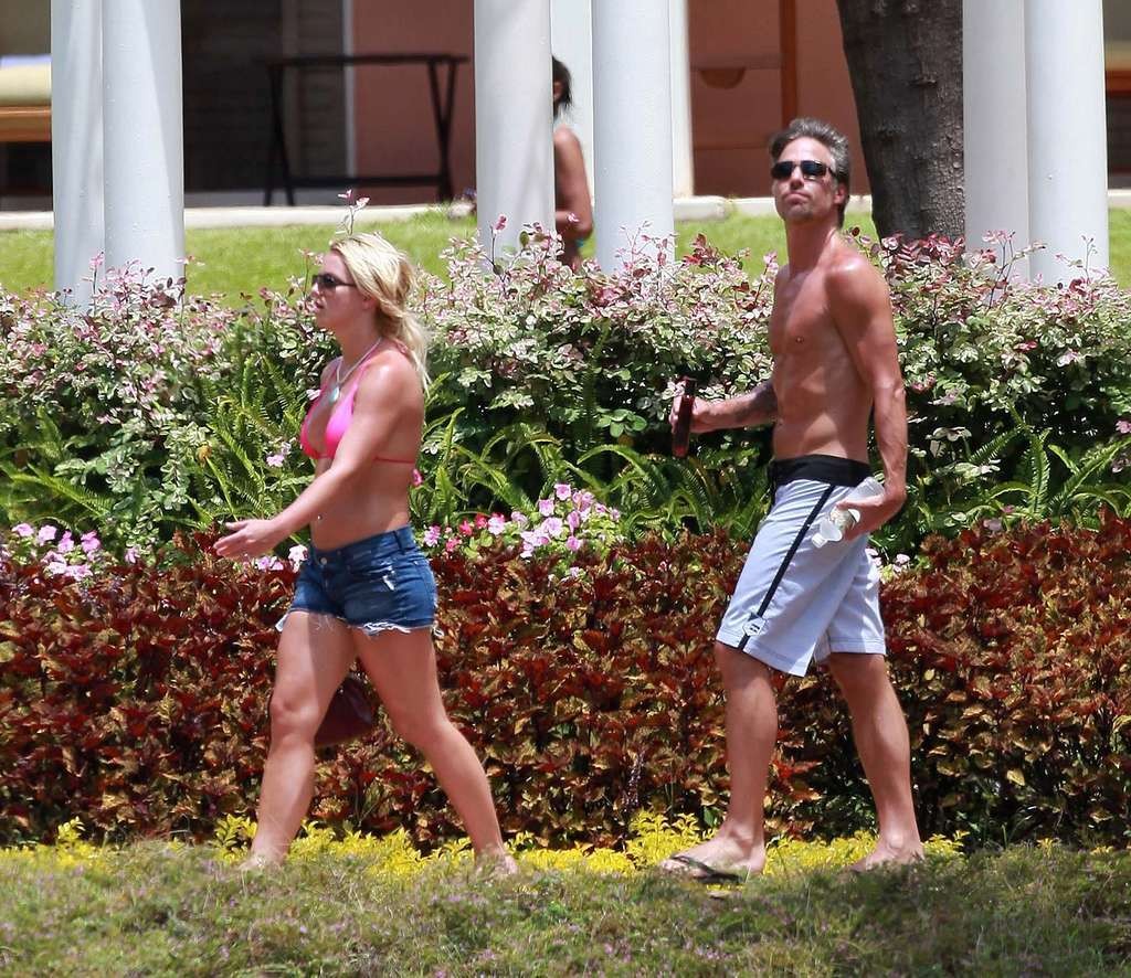 Britney Spears revelas great body and nice ass in pink bikini paparazzi shoots #75335120
