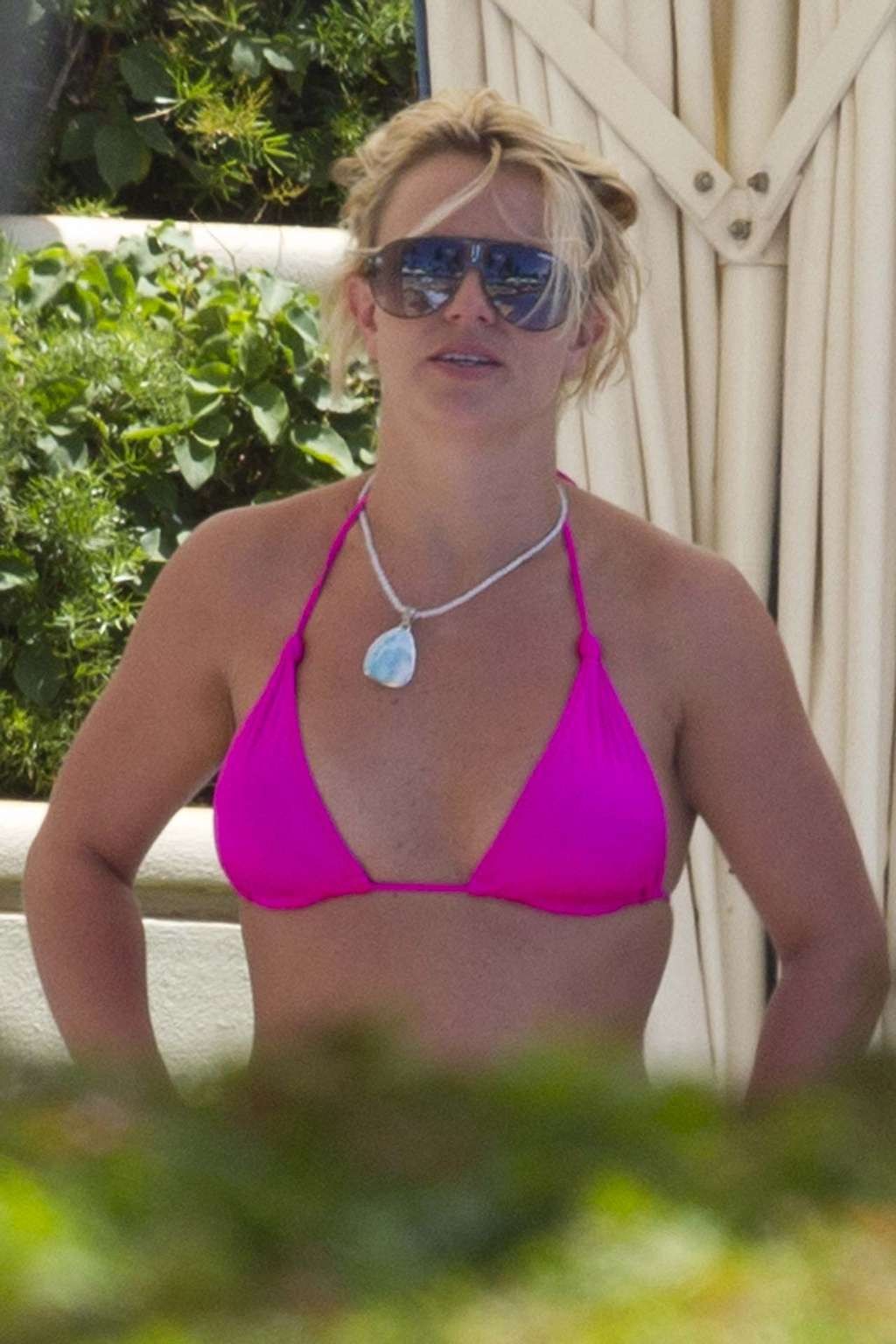 Britney Spears revelas great body and nice ass in pink bikini paparazzi shoots #75335131