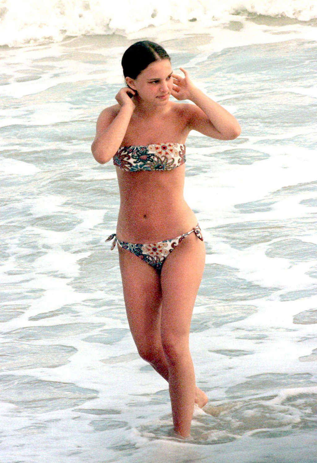 Natalie Portman che mostra il suo corpo in topless sulla spiaggia
 #75375678