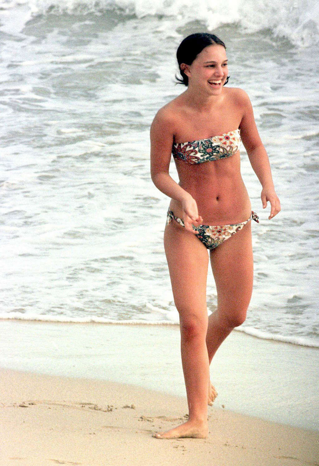 Natalie Portman che mostra il suo corpo in topless sulla spiaggia
 #75375697