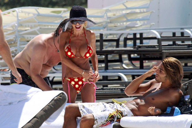 Shauna sand sunbathing her juicy big nude boobs
 #75378254