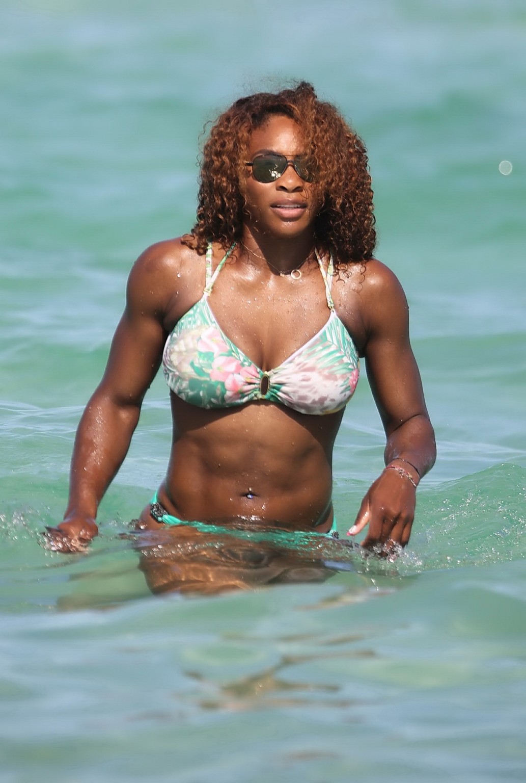 Serena Williams showing off her bikini curves at the beach in Miami #75228629