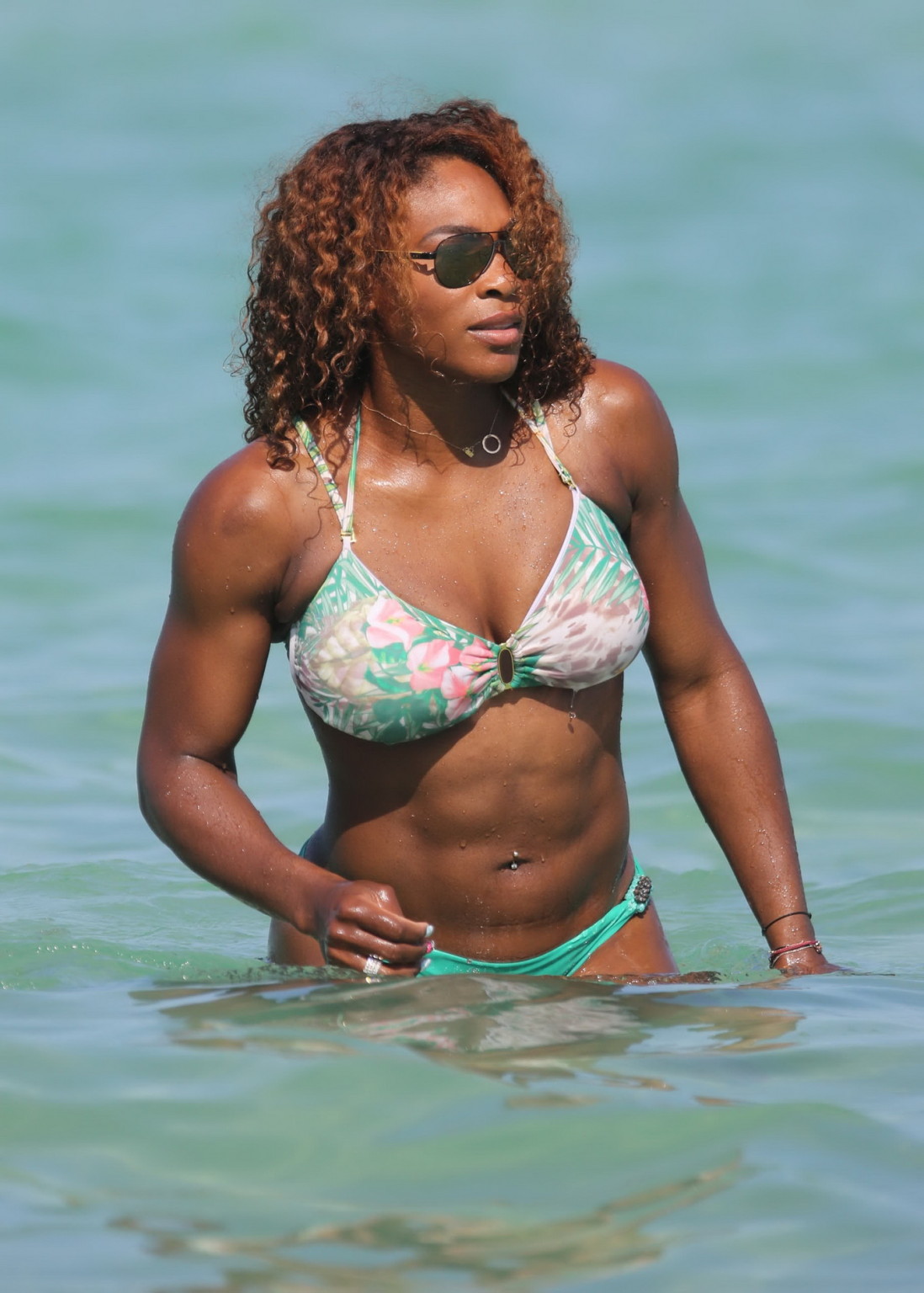 Serena Williams showing off her bikini curves at the beach in Miami #75228634