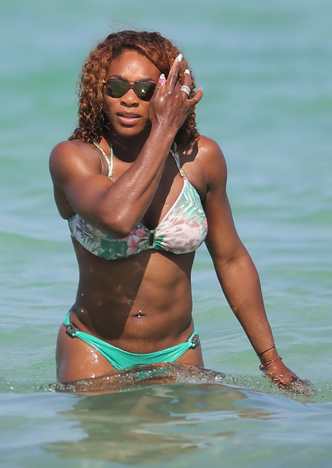 Serena Williams showing off her bikini curves at the beach in Miami #75228646
