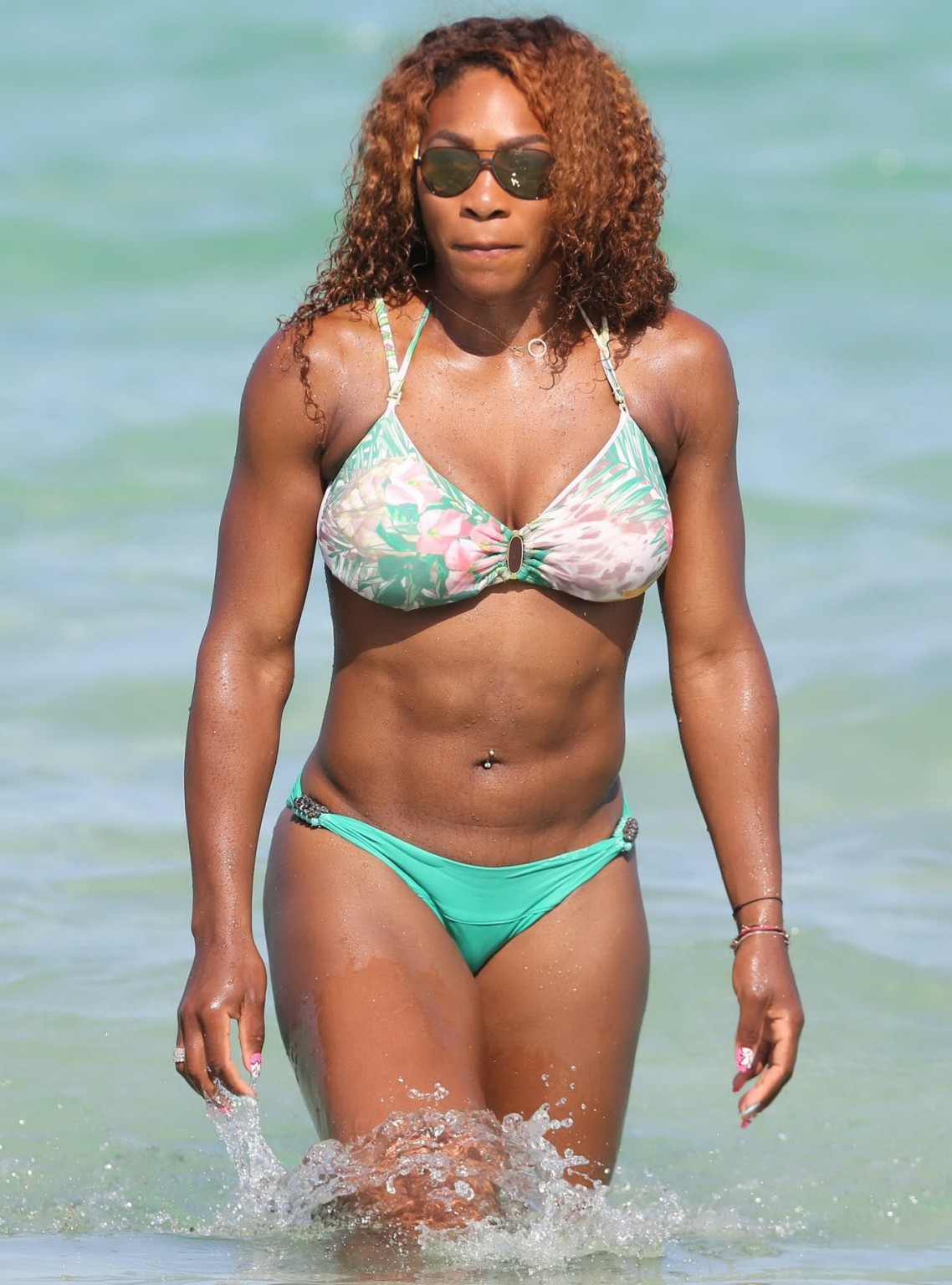 Serena Williams showing off her bikini curves at the beach in Miami #75228670