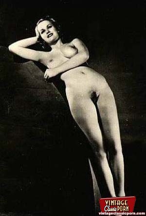 Mehrere haarige Vintage-Frauen zeigen ihre Körper
 #78473783