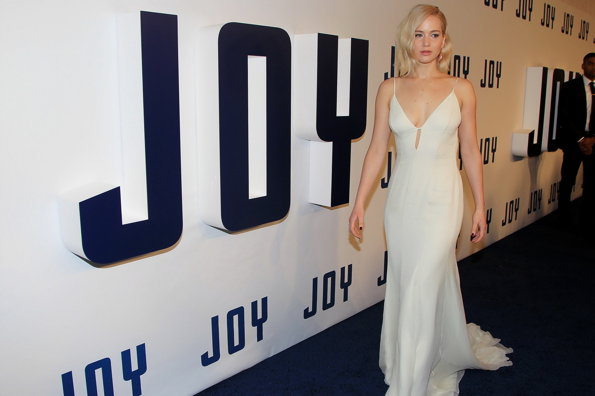 Jennifer lawrence braless zeigt tiefen Ausschnitt
 #75148930