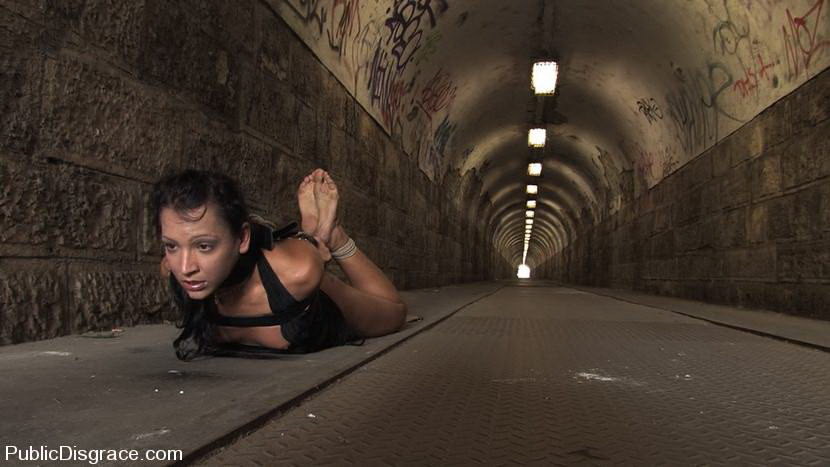 Sabrina süß erfahren in Bondage und gefickt außerhalb
 #72087521