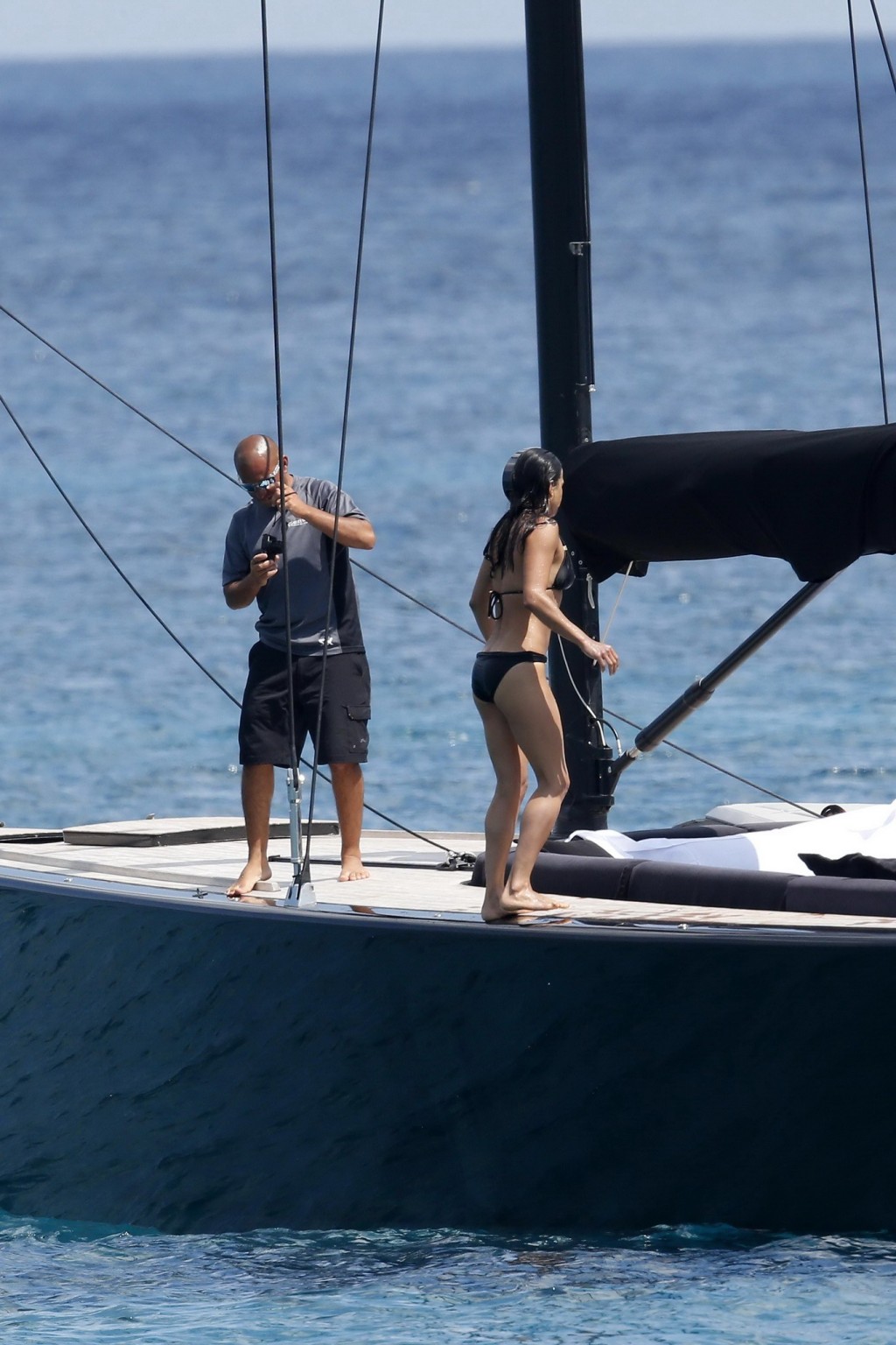 ミシェル・ロドリゲスがサルデーニャ島のビーチで黒のビキニを着ています。 #75192286