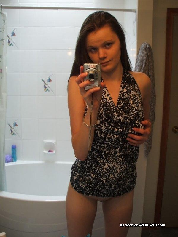Collection of a sexy amateur chick camwhoring in the bath #75698631