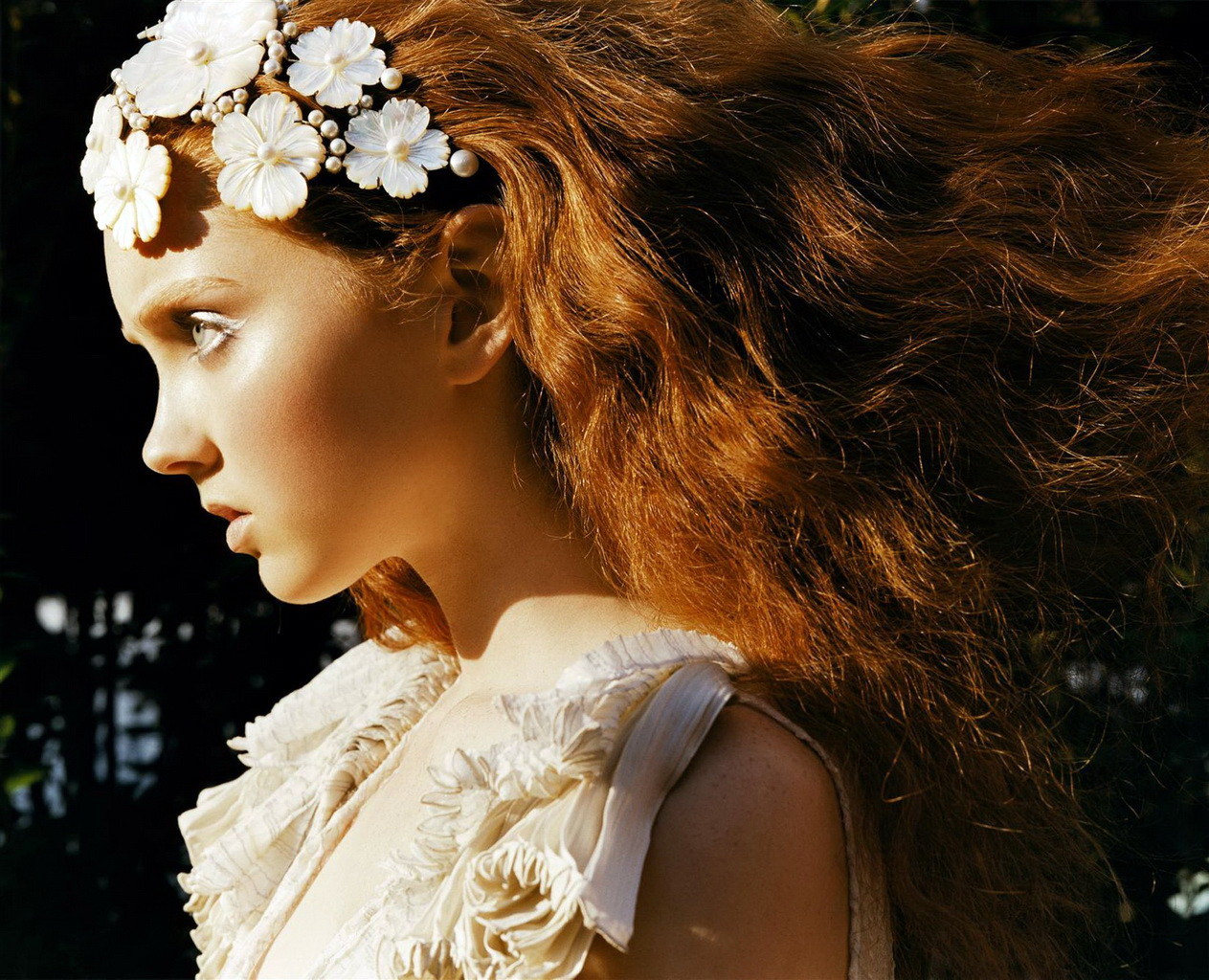 Lily Cole completamente nuda che mostra la sua figa pelosa per la rivista paradiso indietro nel 2
 #75326923