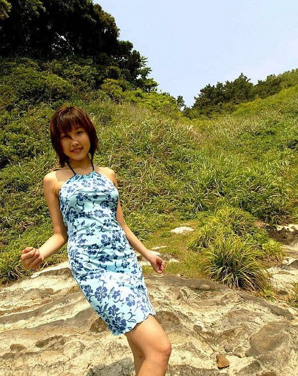 日本のアイドル、秋野恵子がビキニで体を見せる
 #69749147