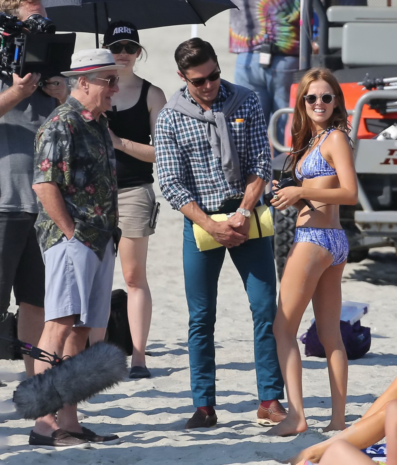 Zoey deutch zeigt ihren heißen Bikinikörper am Set von Dirty Grandpa in Georg
 #75164902