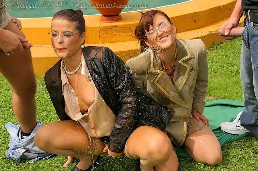 Cuarteto caliente con juego de orina
 #76517859