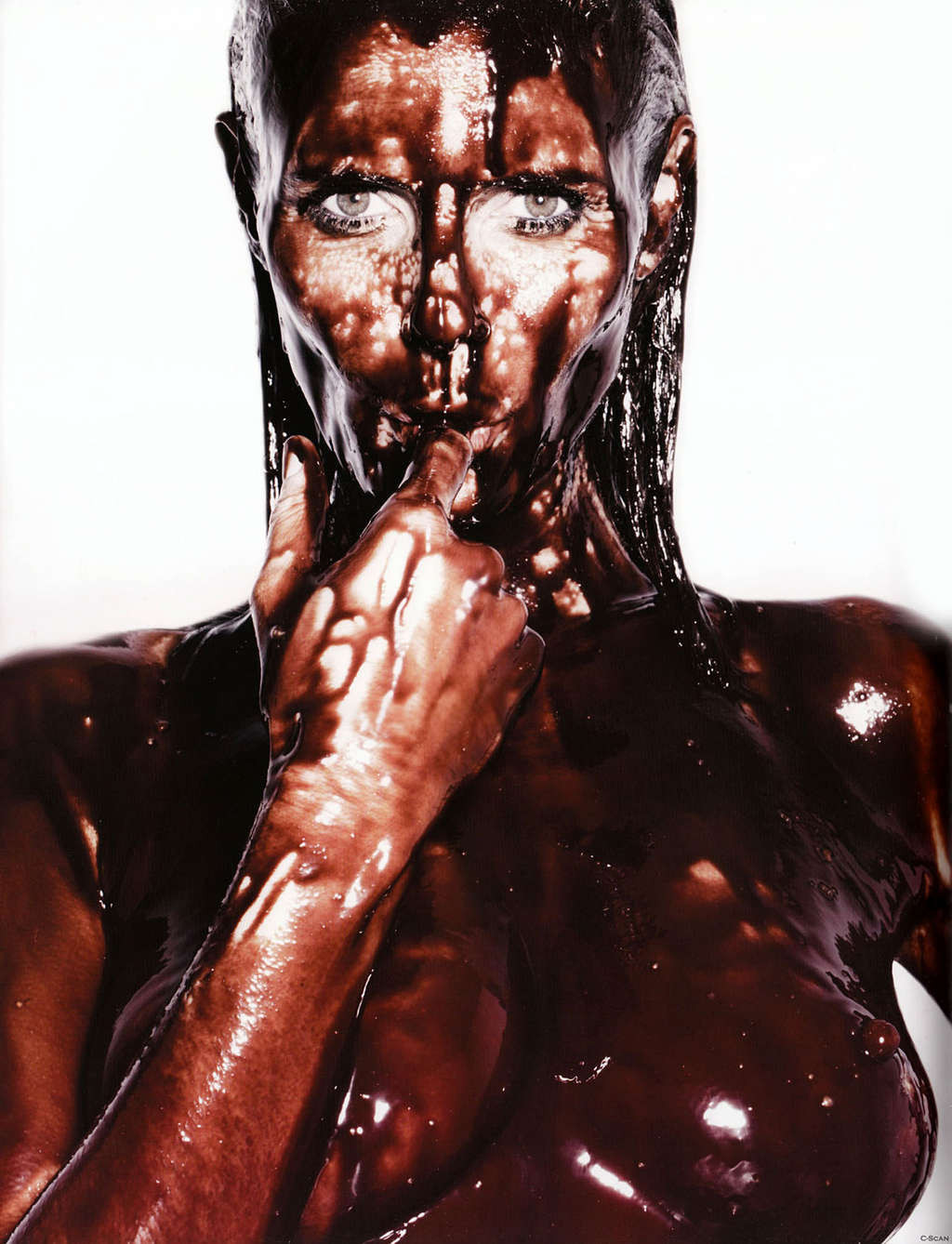 Heidi Klum esponendo le sue belle tette piccole e grande culo in alcuni photoshoot nudo
 #75376362