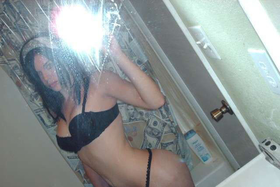 Recopilación de fotos de una chica bonita desnuda con autofotos calientes
 #77078420