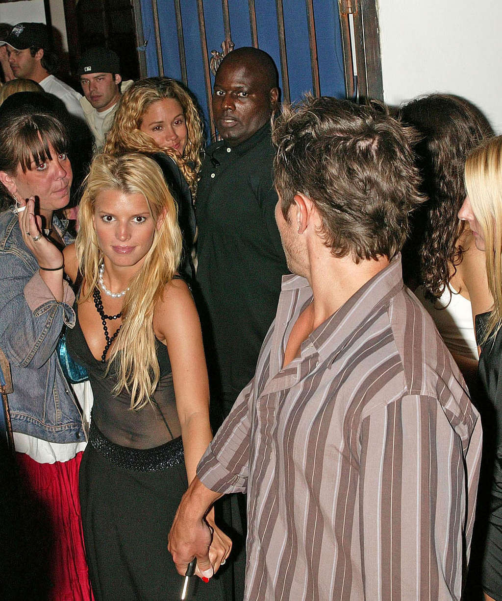 Jessica simpson en top transparent et jupe haute, photos paparazzi
 #75362921