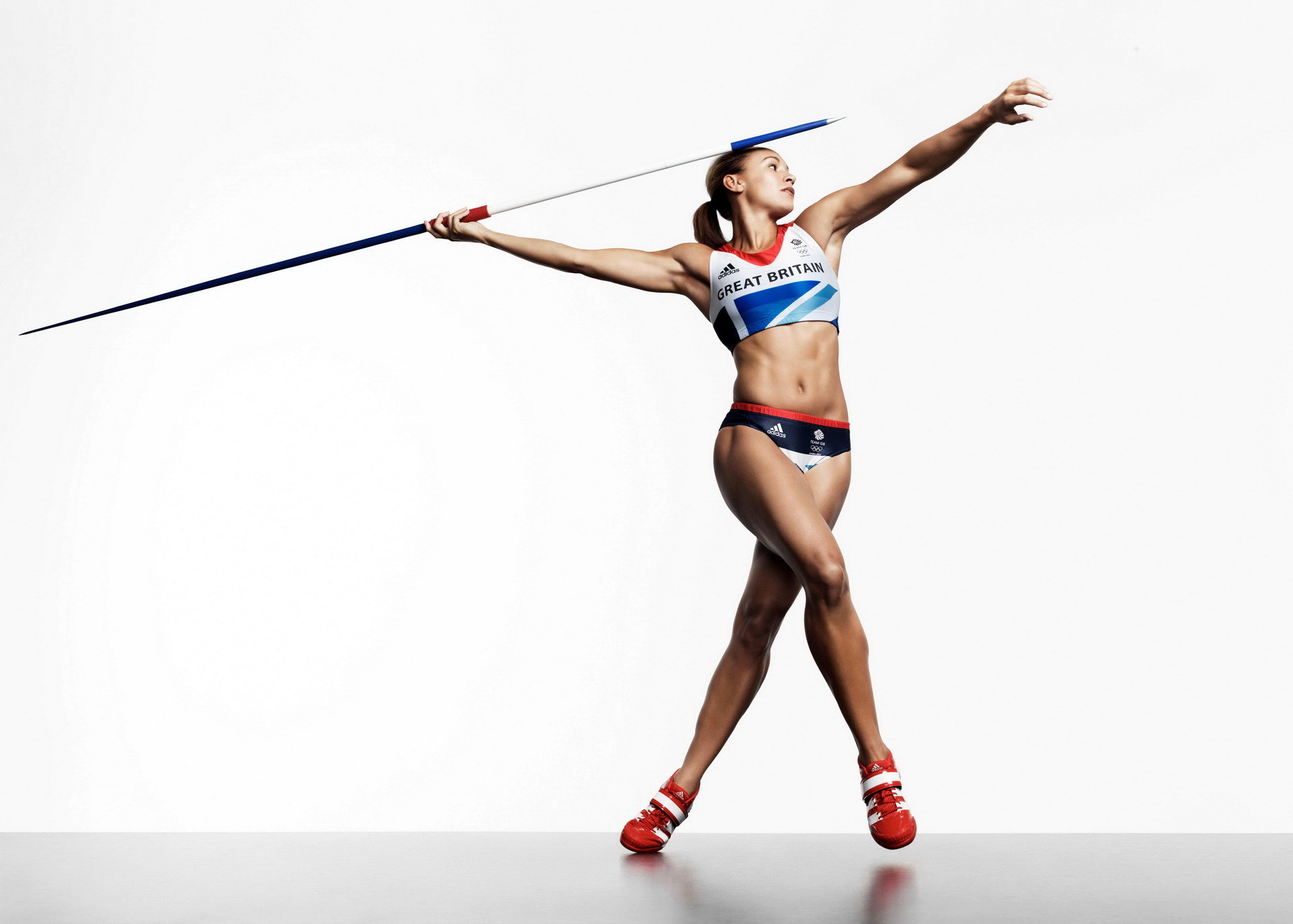 ジェシカ・アニス、2012年英国オリンピックチームの写真撮影でセクシーなスポーツウェアを着てポーズをとる
 #75251542