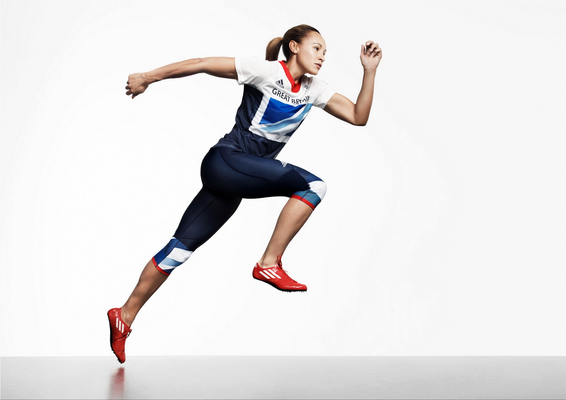 ジェシカ・アニス、2012年英国オリンピックチームの写真撮影でセクシーなスポーツウェアを着てポーズをとる
 #75251577