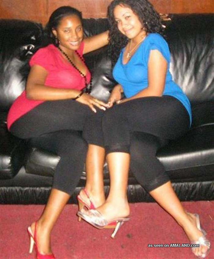 Deliciosas negras amateurs con tetas grandes posando
 #75512379