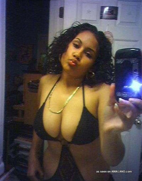 Deliciosas negras amateurs con tetas grandes posando
 #75512391