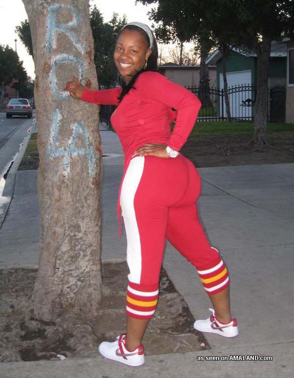 Deliciosas negras amateurs con tetas grandes posando
 #75512432