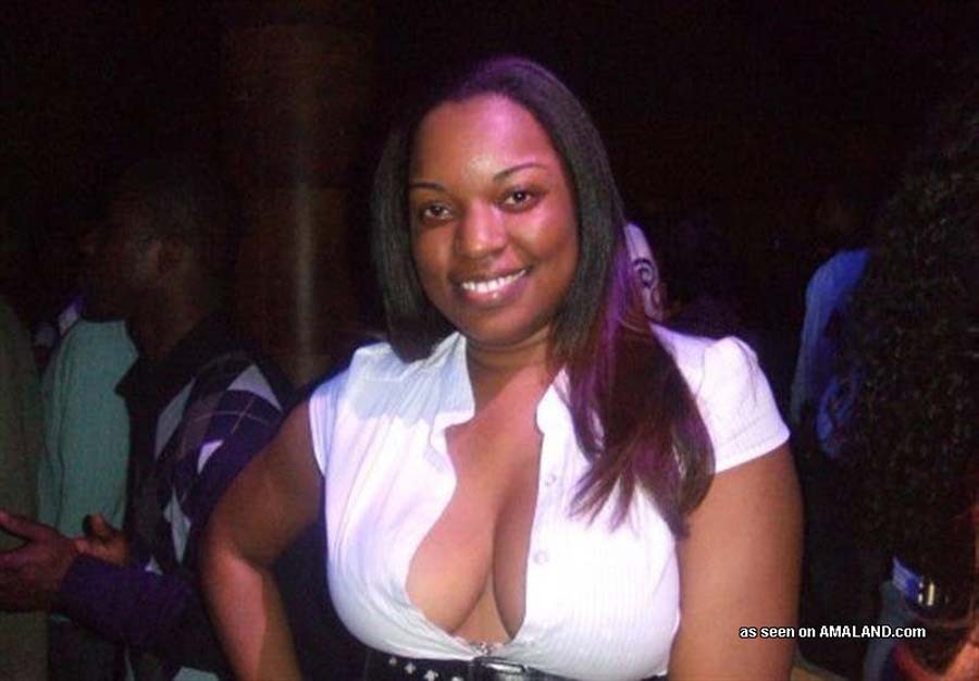 Deliciosas negras amateurs con tetas grandes posando
 #75512453