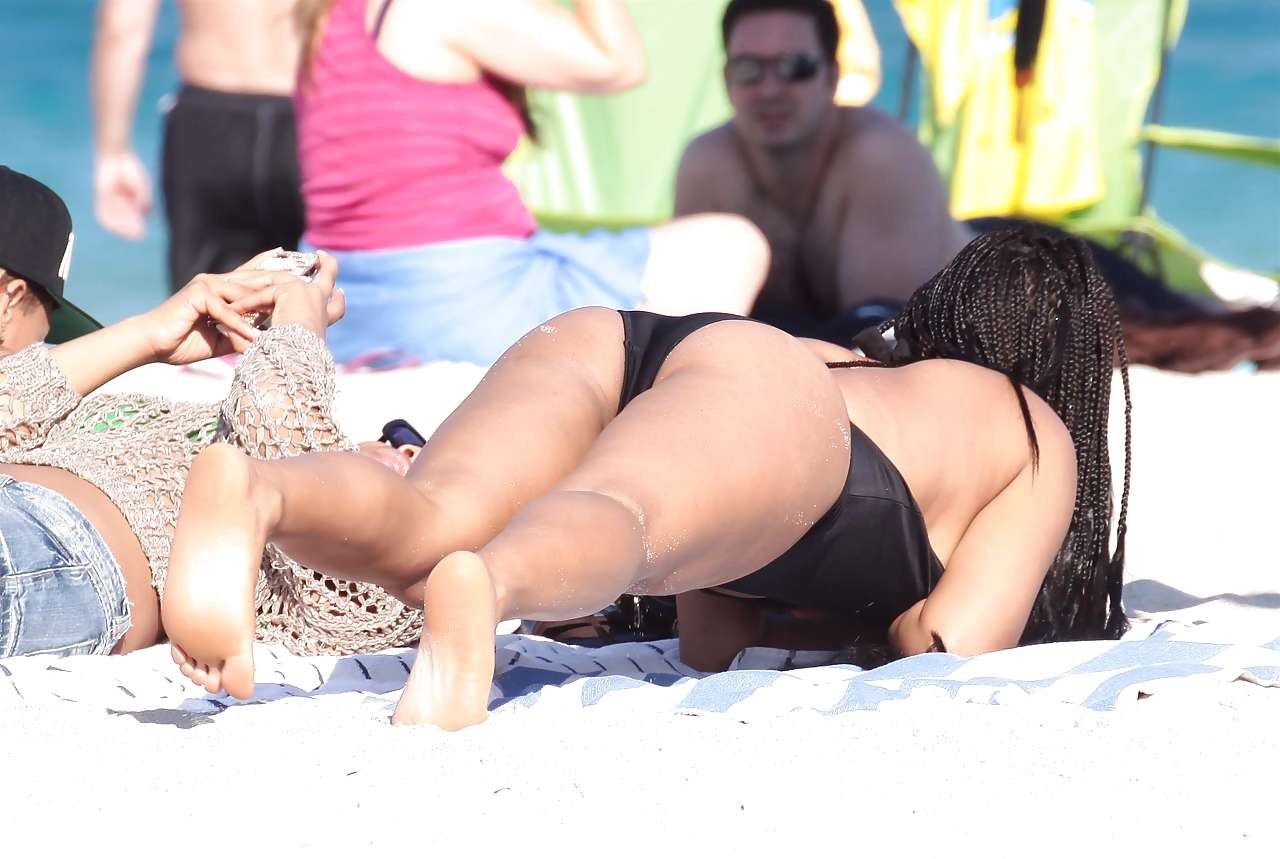 Christina milian sexy bikini e capezzolo slip foto paparazzi
 #75241827