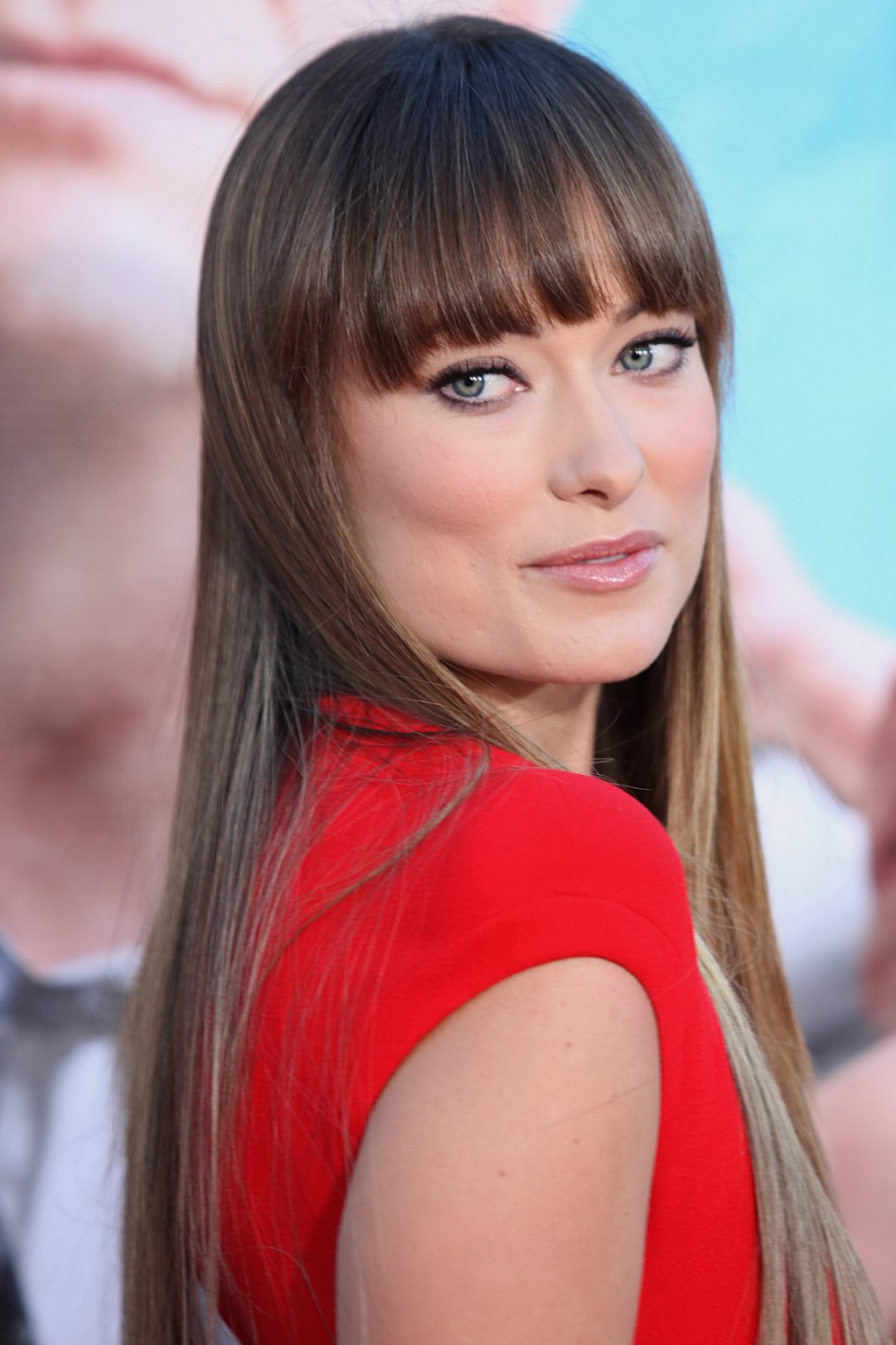 Olivia wilde splendida in abito rosso alla prima di 'the change-up' a la
 #75293559