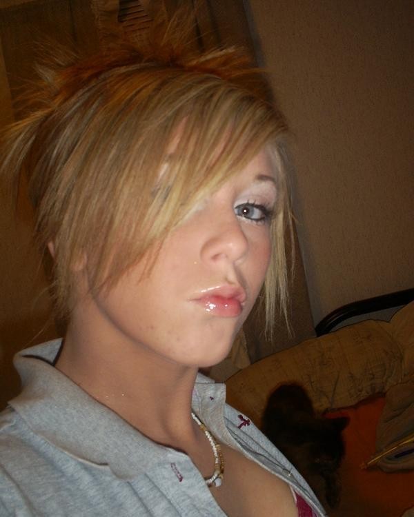 Hermosa rubia selfshooting
 #75706366