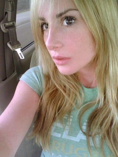 Hermosa rubia selfshooting
 #75706387