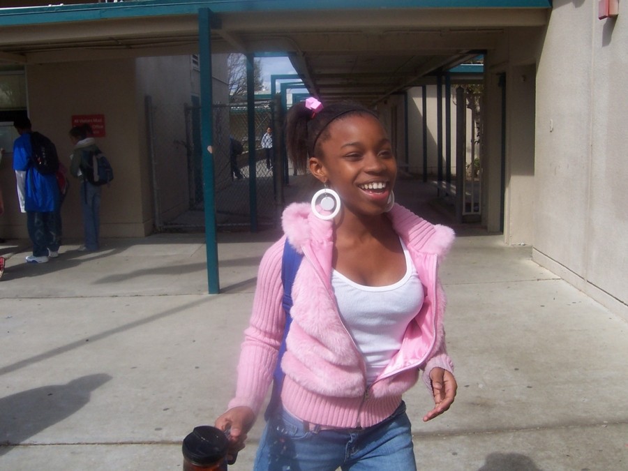 Ebony teen gfs posing for cell phone pics #67152024