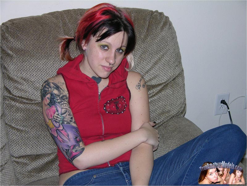 刺青を入れたパンクな女の子のリアルホームメイドガールフレンドポルノ写真
 #79074616