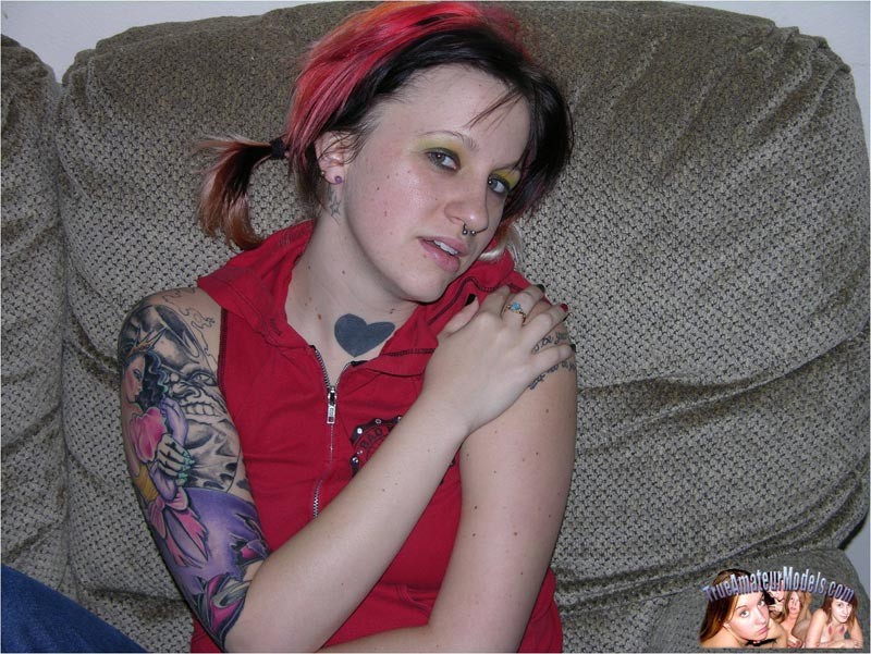 Photos pornographiques d'une vraie petite amie faite maison avec une fille punk avec des tatouages
 #79074635