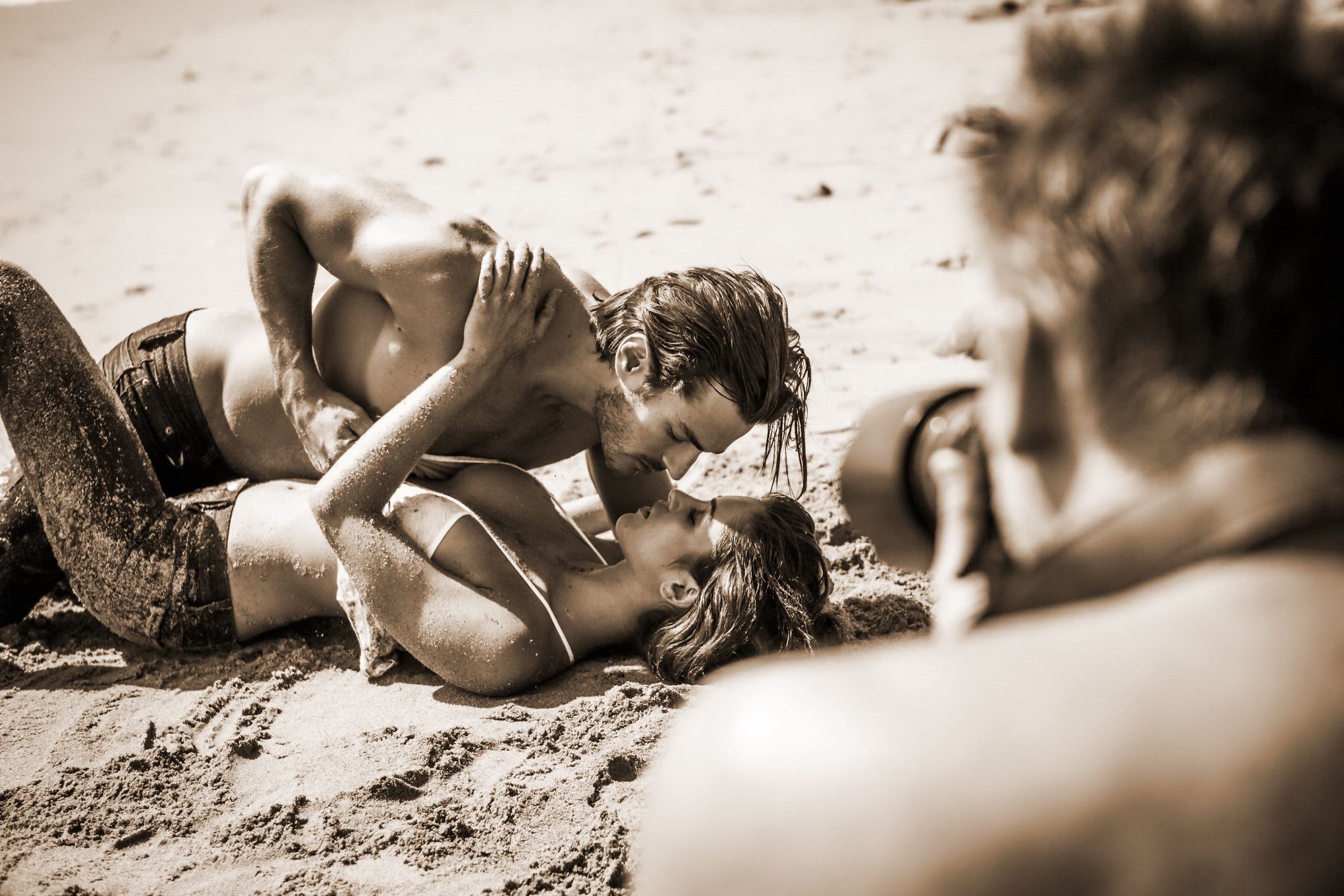 Jehane gigi paris totalmente desnuda acariciando en la playa photoshoot por steve shaw
 #75181071