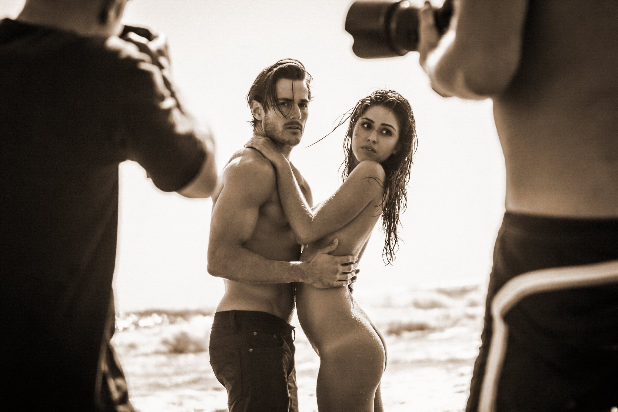 Jehane gigi paris totalmente desnuda acariciando en la playa photoshoot por steve shaw
 #75181116