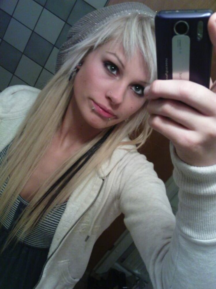 Emo and goth gfs posing and selfshot pics 5 #67715661