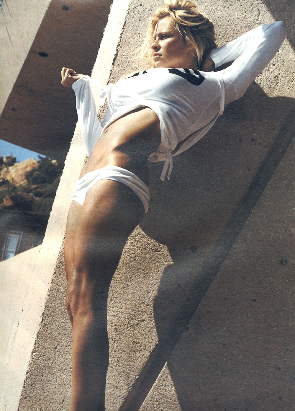 Pamela anderson impresionante cuerpo en lencería blanca
 #75291244