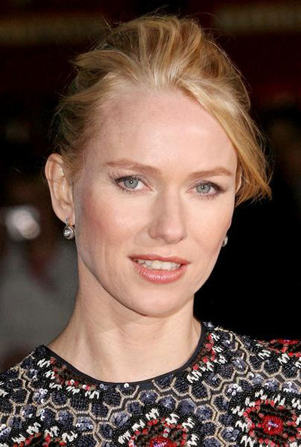 Naomi watts dolce culo mentre guida una bicicletta
 #75379274