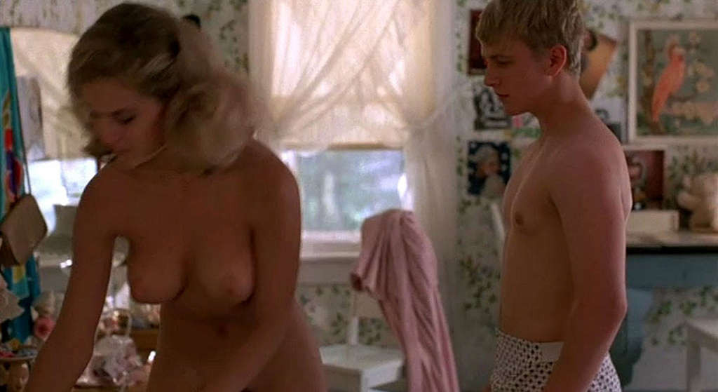 Kelly preston dévoile ses seins et ses fesses dans des photos de films nus
 #75343150