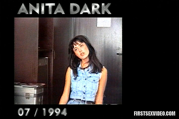Anita dark, de nationalité hongroise, filme sa première scène de sexe avec un privé dans ce har.
 #67800467