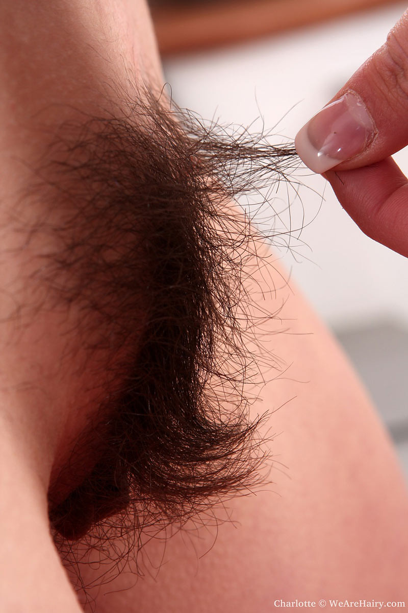 Schöne Blondine in einem Körper Strumpf spreizt ihre fleischigen haarigen Loch
 #75665271