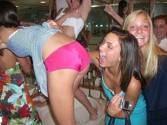 Amateur girlfriends posing #68088492