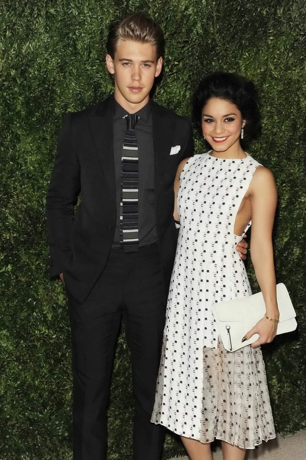 Vanessa Hudgens senza reggiseno che mostra le tette laterali al cfda e vogue 2013 fashion fund fi
 #75213090