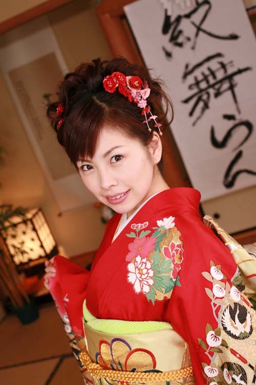 ノンヌードのかわいい日本の芸者の着物姿
 #69896060