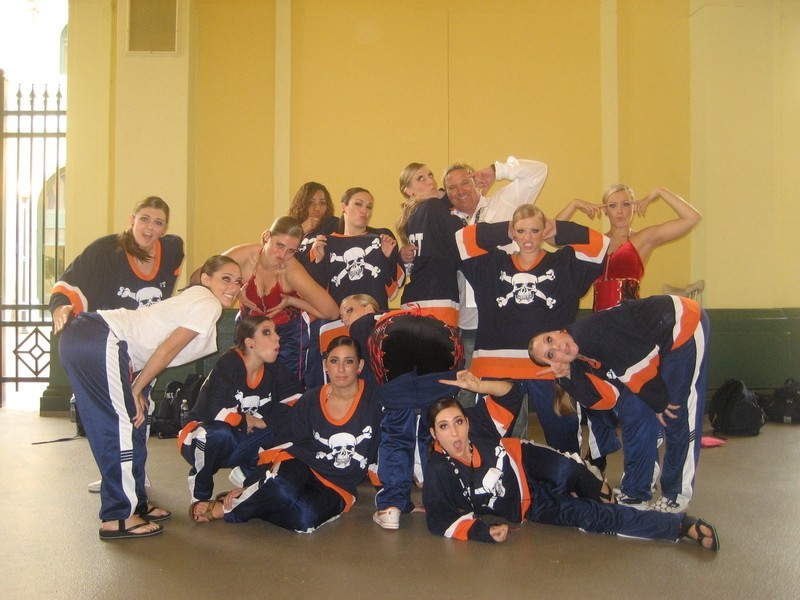 Rubia con botas posando
 #67881776